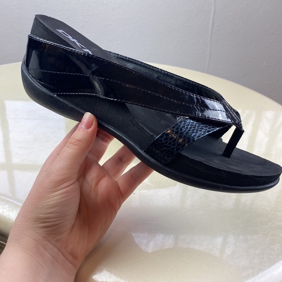 COPY - 90s DKNY Slip-on Heels - Picture 3 of 7